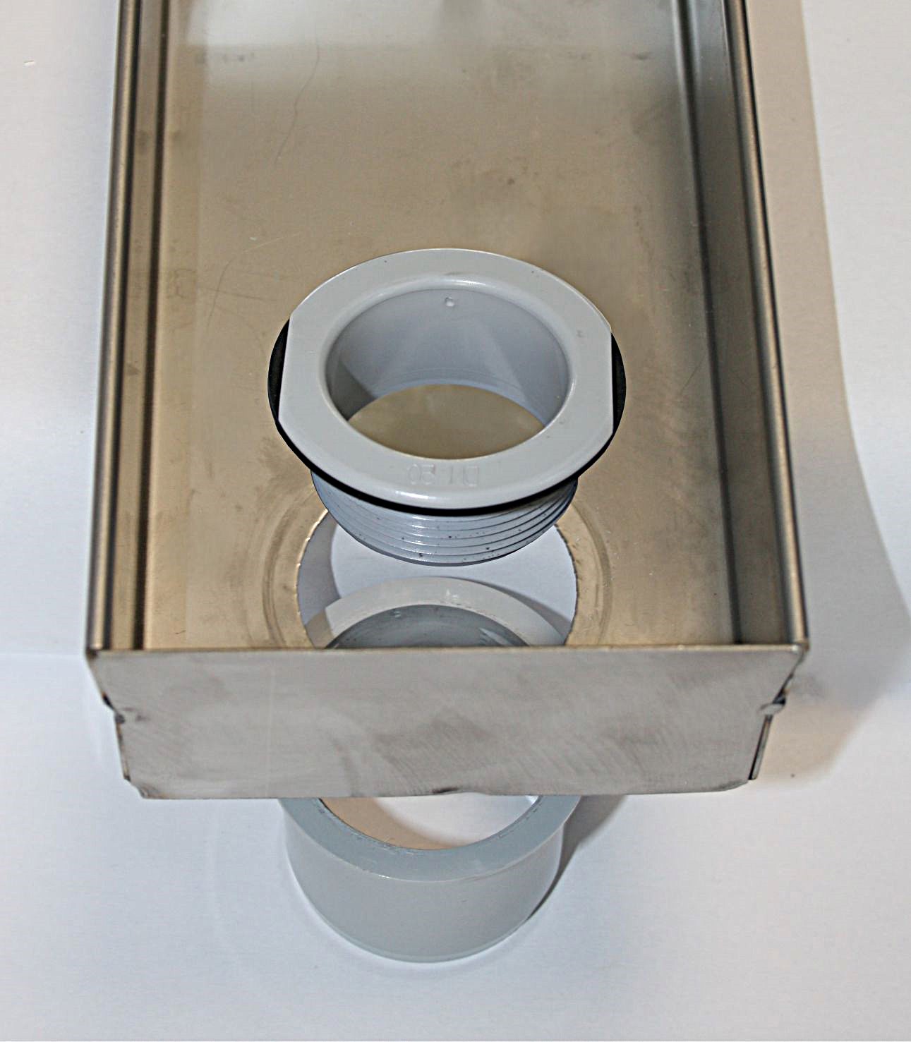 ADO Fassadenrinne mit Ablaufstutzen