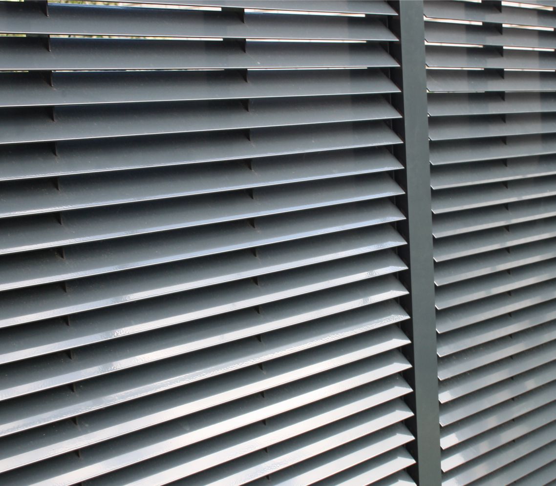 ADO Fassadenverkleidung aus Aluminium Lamellenfassade