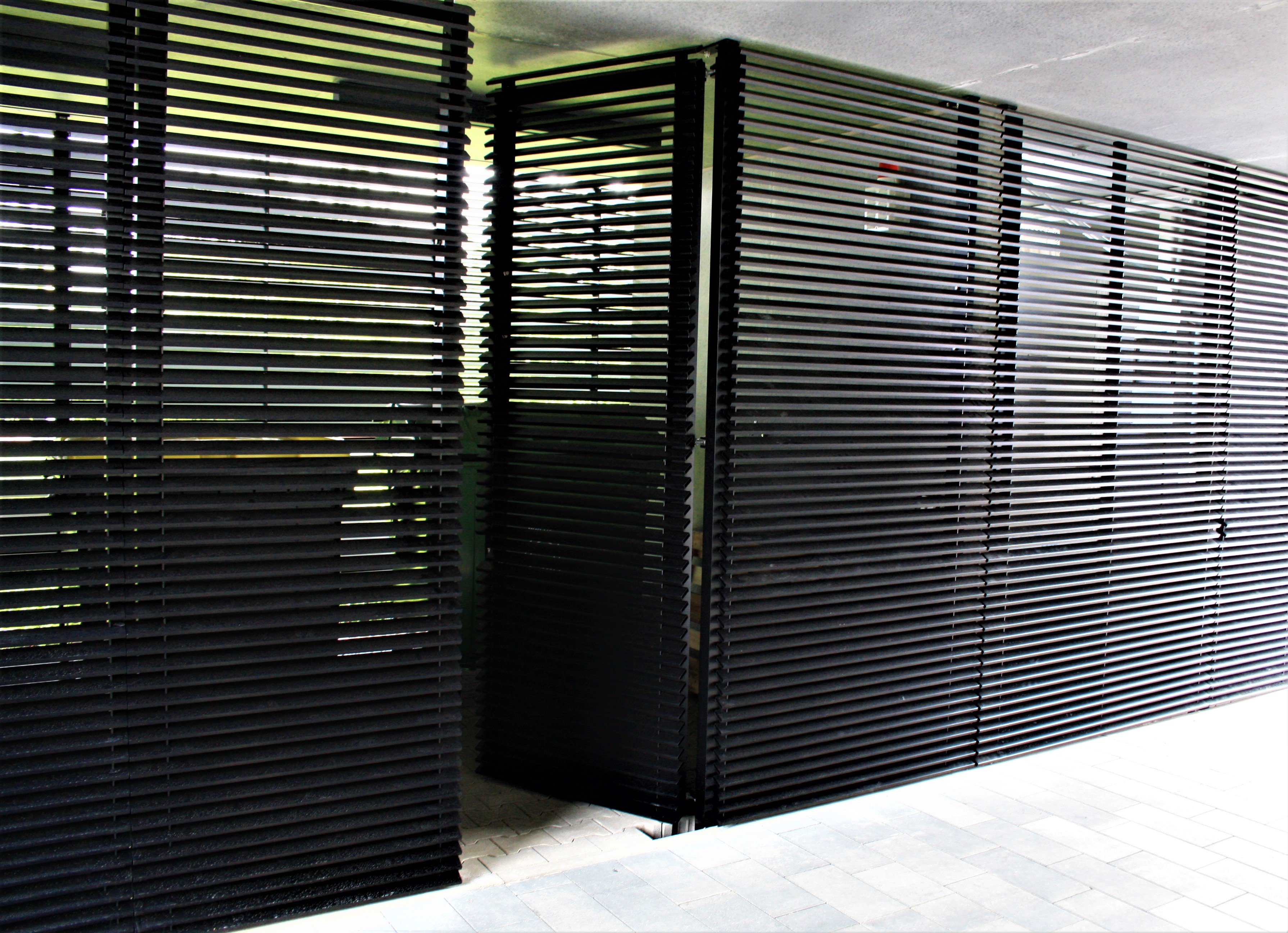 ADO Fassadenverkleidung Lamellenwand aus Aluminium als Einhausung