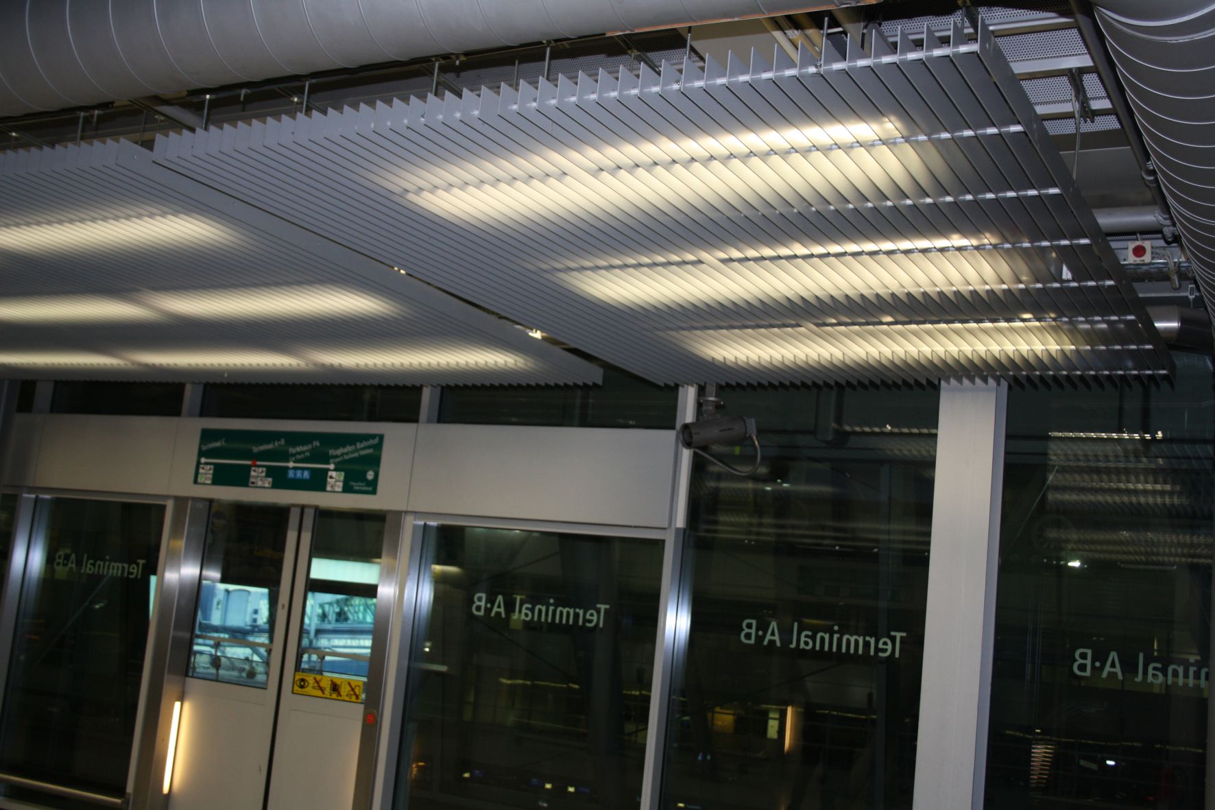 ADO Lamellendecke SB-L aus Aluminium großflächig