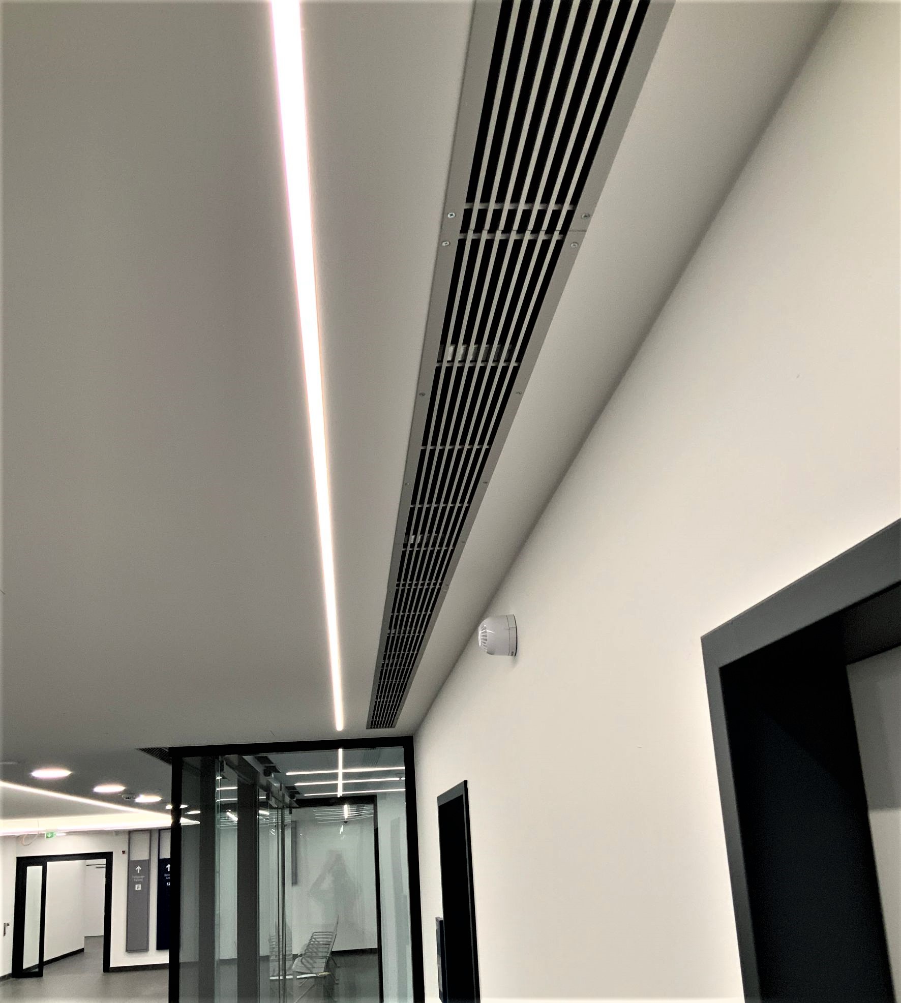 ADO Lüftungsgitter LG-T aus Aluminium-T-Profil mit Rahmen Deckeneinbau