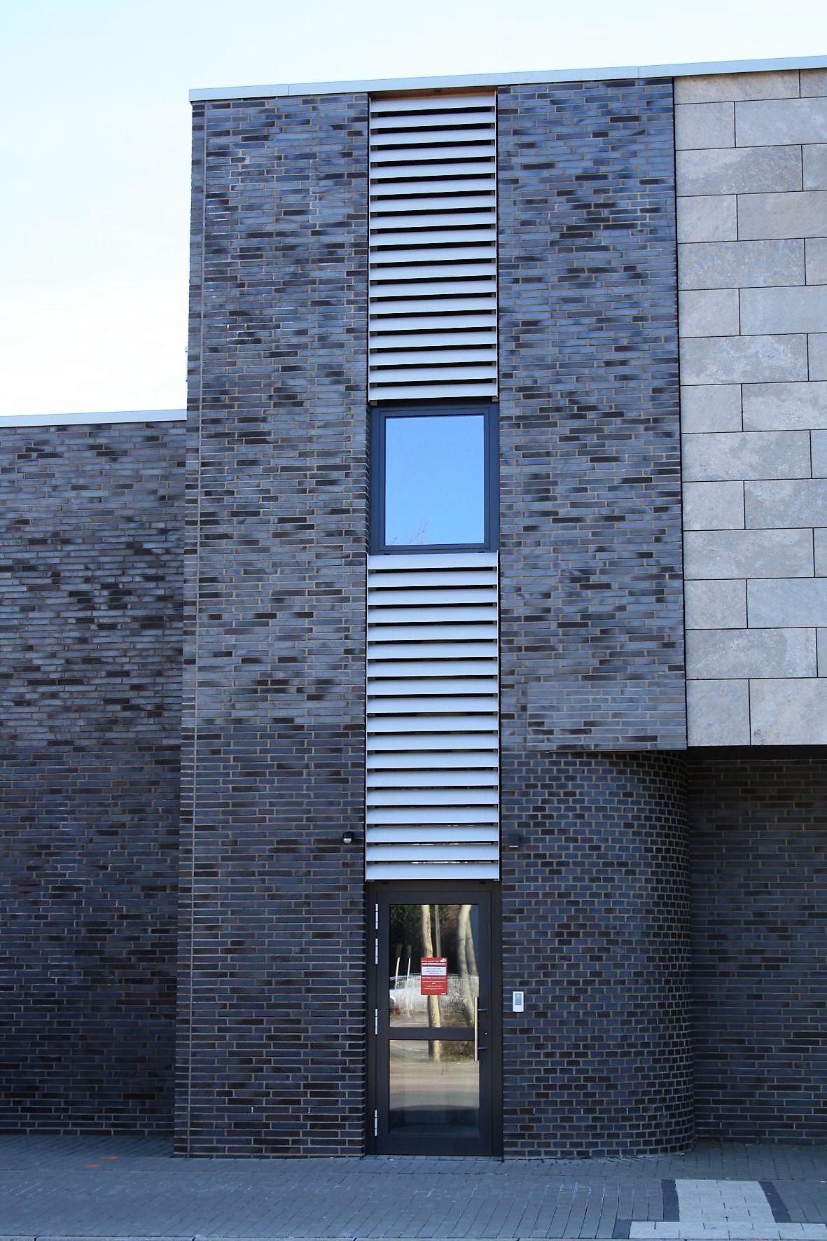 ADO Sonnenschutz SB-EL aus elliptischen Aluminium-Hohlprofillamellen Referenz Dortmund