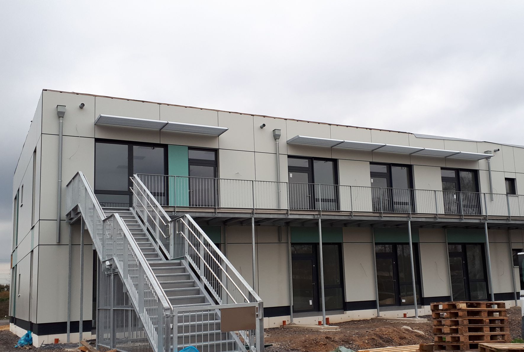 ADO Sonnenschutz SB-ELaus  elliptischen Aluminium-Hohlprofillamellen Referenz Bornheim 