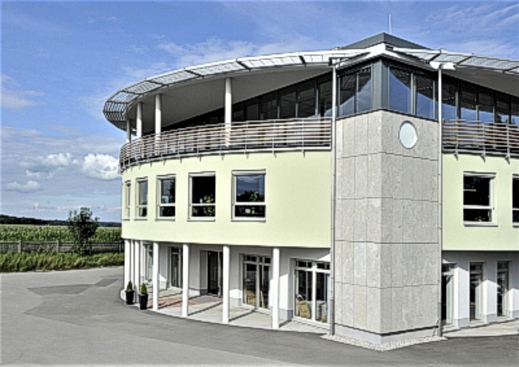 ADO Sonnenschutz SB-S aus s-förmigen Aluminium-Lamellen Referenz München