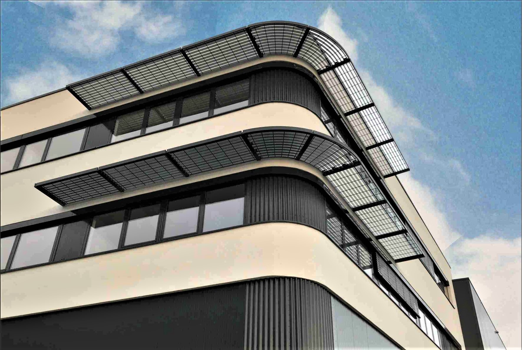 ADO Sonnenschutz SB aus Aluminium gebogen Referenz Berlin