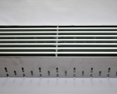 ADO Kammroste Linearroste KR aus Alu-Hohlprofil auf Fassadenrinne